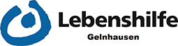 Das Logo der Lebenshilfe Gelnhausen: ein blauer, nach oben geöffneter Kreis mit einem blauen Punkt in der Mitte; rechts davon steht geschrieben "Lebenshilfe Gelnhausen"